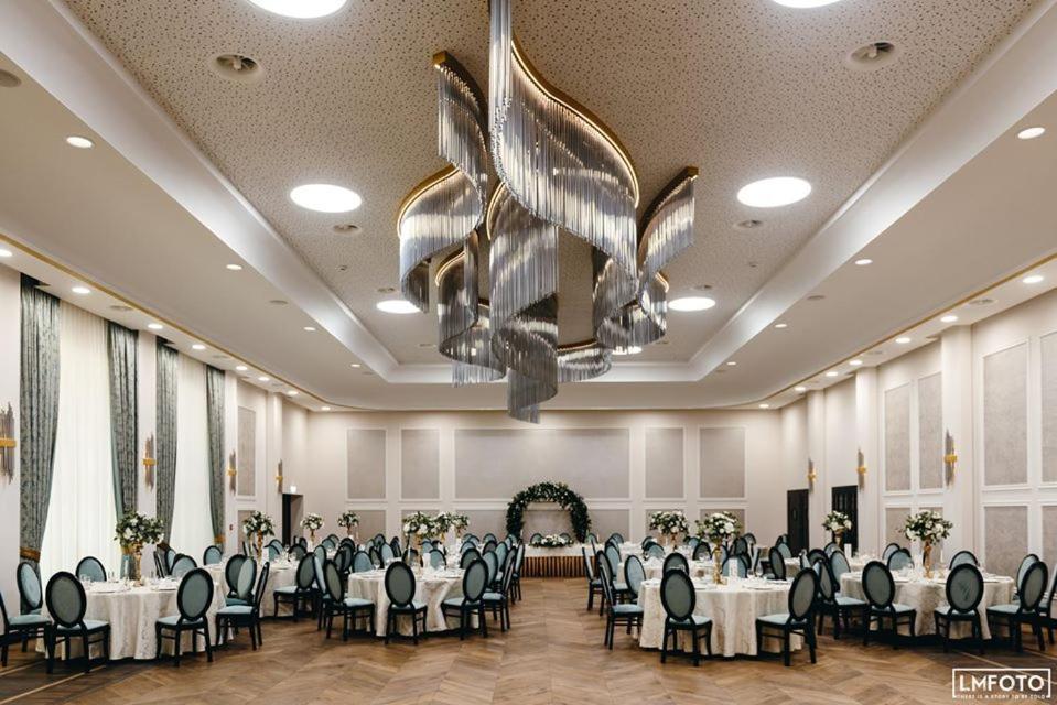 Debowy Dwor Hotel Ruda Rozaniecka Bagian luar foto