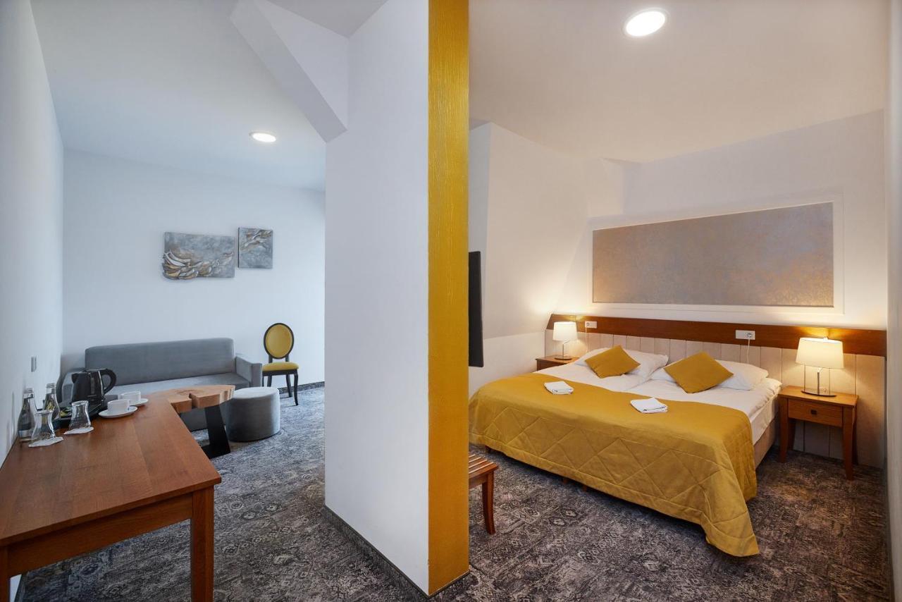 Debowy Dwor Hotel Ruda Rozaniecka Bagian luar foto