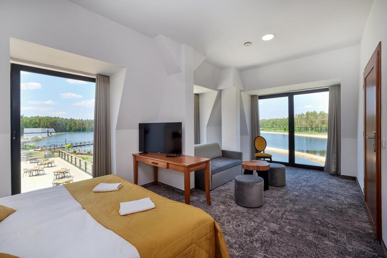 Debowy Dwor Hotel Ruda Rozaniecka Bagian luar foto
