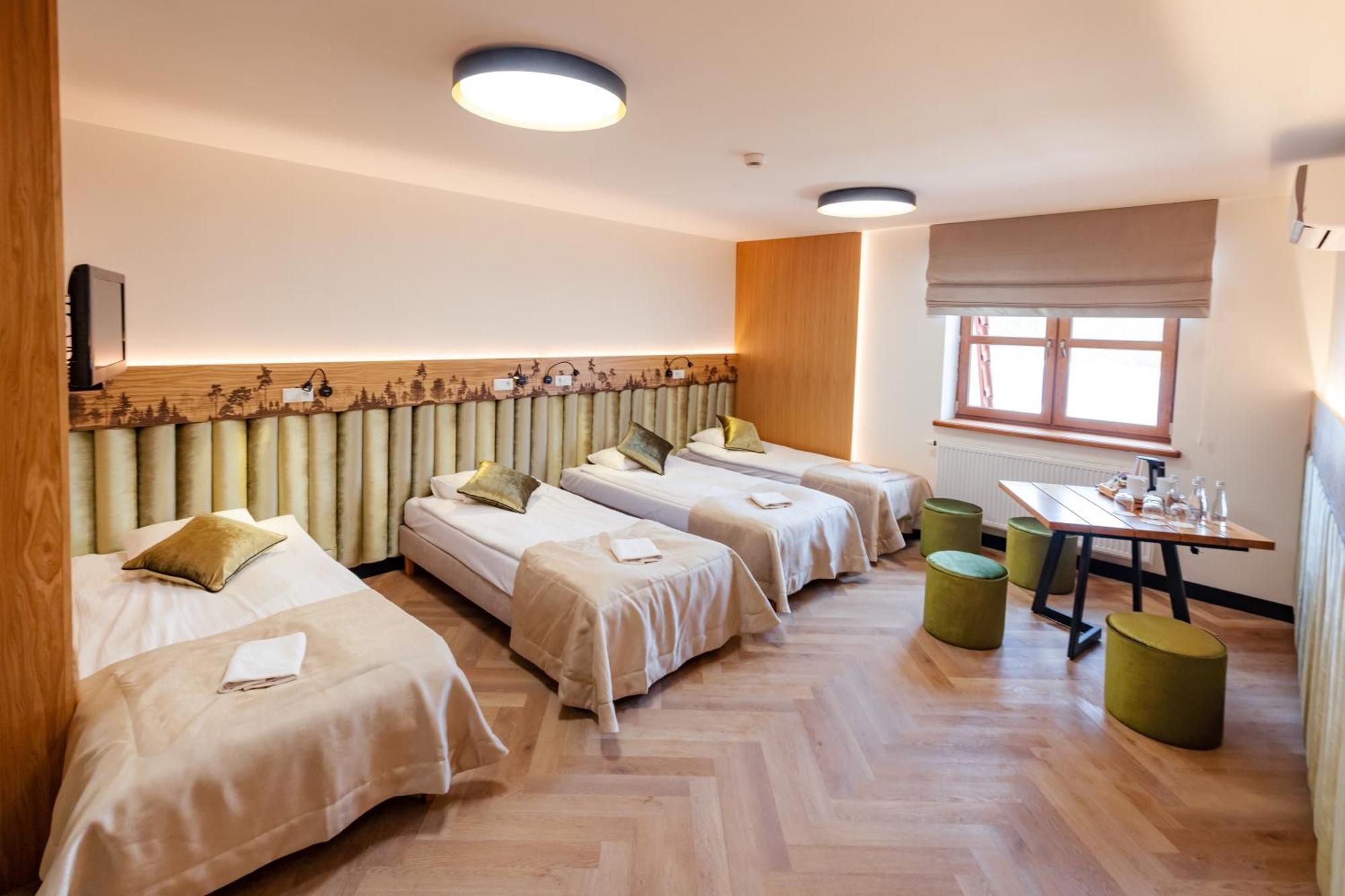Debowy Dwor Hotel Ruda Rozaniecka Bagian luar foto