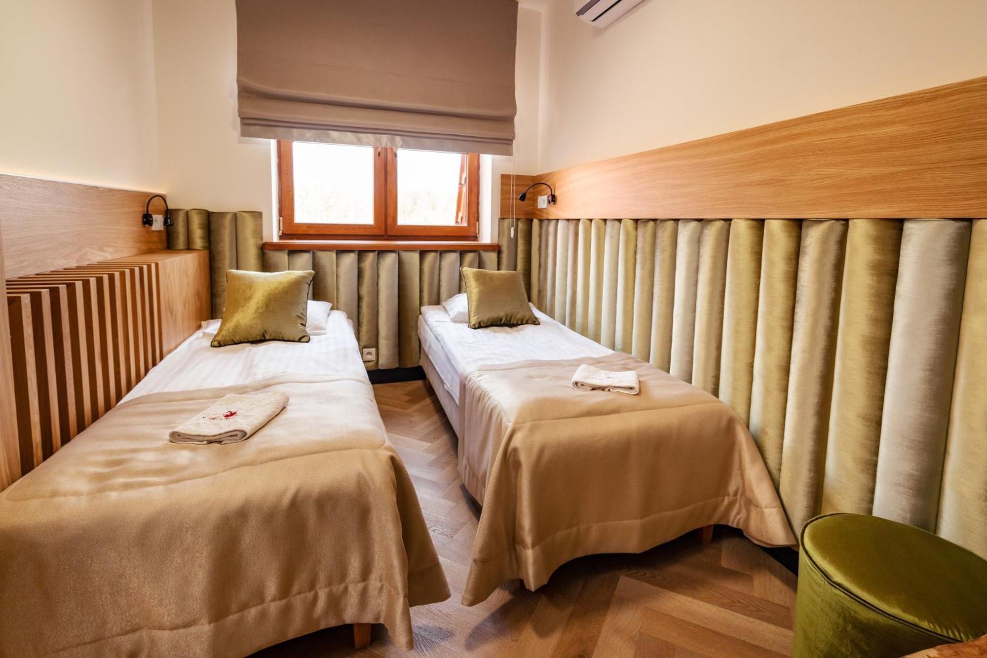 Debowy Dwor Hotel Ruda Rozaniecka Bagian luar foto